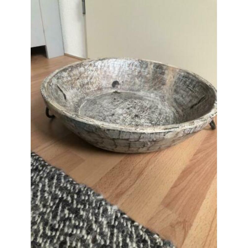 Grote zware houten schaal met ringen als nieuw!