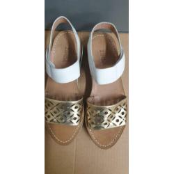 Nieuw ,lederen Zinda sandalen maat 37