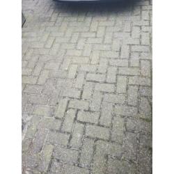 Gratis: cobbelstones en betonklinkers