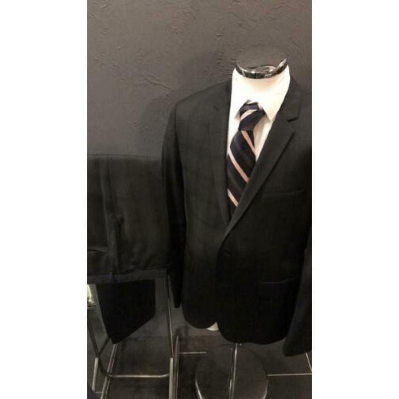 Kostuum van HUGO BOSS. Maat 52. Zwart geruit