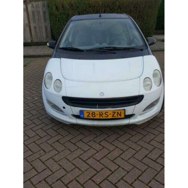 Smart Forfour 1.1 SCHADE Auto 2005 zwart/wit voor ONDERDELEN