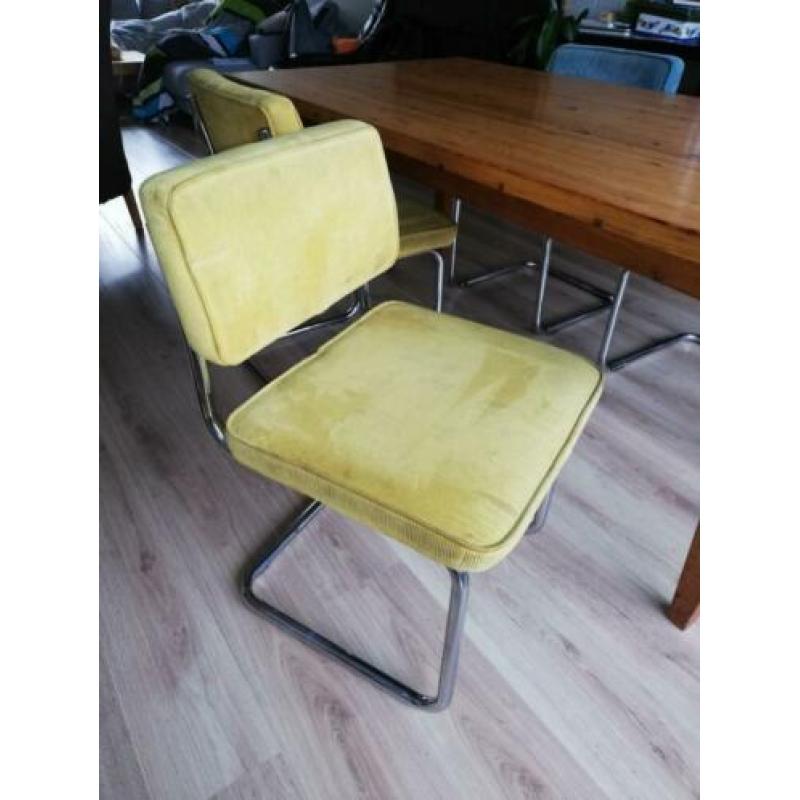Huiskamertafel + 4 stoelen gebruikt