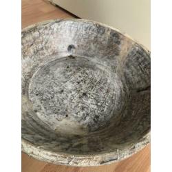 Grote zware houten schaal met ringen als nieuw!