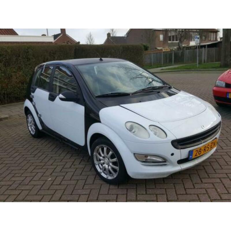 Smart Forfour 1.1 SCHADE Auto 2005 zwart/wit voor ONDERDELEN