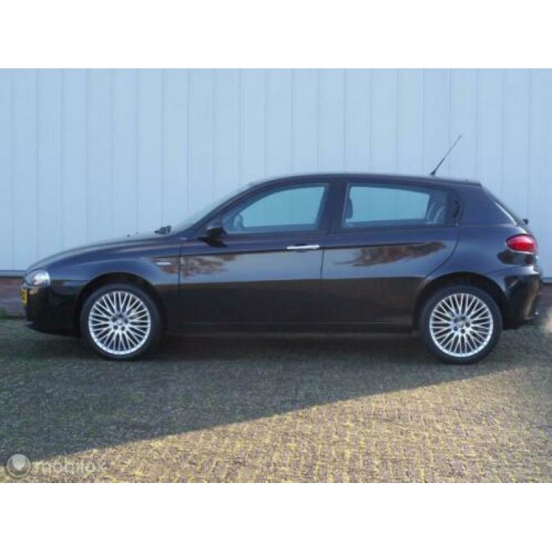 Alfa Romeo 147 1.6 T.Spark Collezione II Leer Ecc Cruise