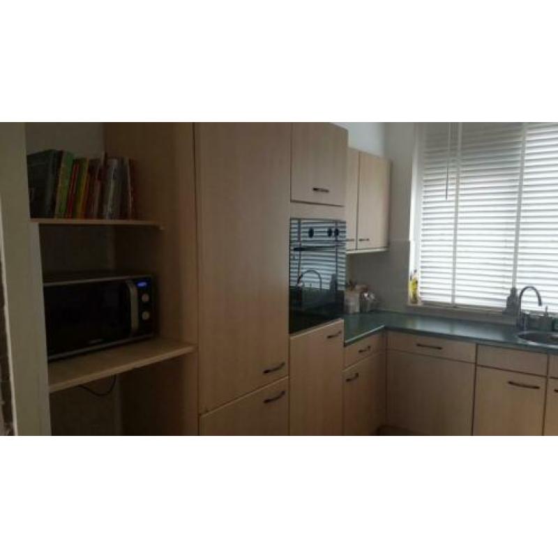 Complete U vormige keuken incl. apparatuur