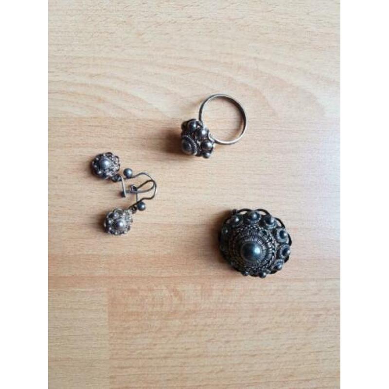 Antieke sieraden set van Zeeuwse knop ring oorbellen broche