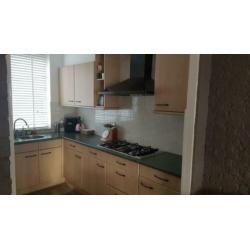 Complete U vormige keuken incl. apparatuur