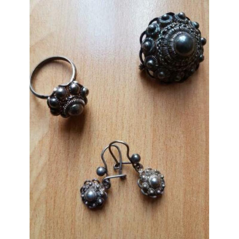 Antieke sieraden set van Zeeuwse knop ring oorbellen broche