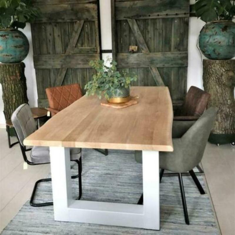 EIKEN Tafels Boomstam Tafel Vergadertafels SHOWROOM OPEN