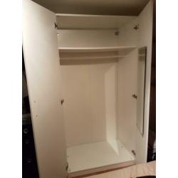 Witte Ikea kledingkast