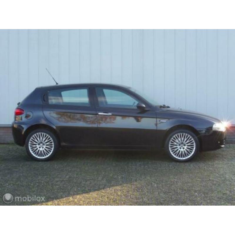 Alfa Romeo 147 1.6 T.Spark Collezione II Leer Ecc Cruise