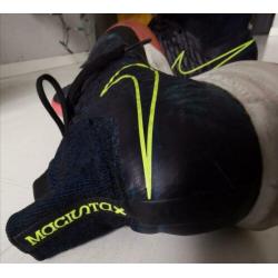 Nike magistax maat 44