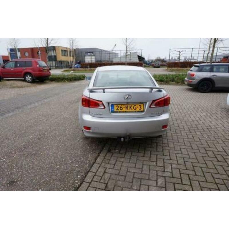 Lexus IS-serie 220d Business Tech