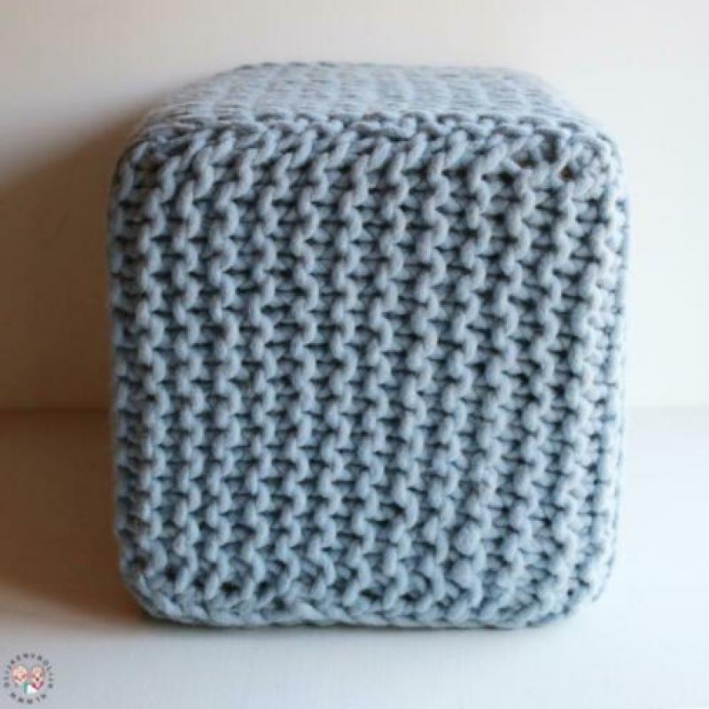 Poef hocker van dikke 100% wol gebreid bijv. blauw > SALE!