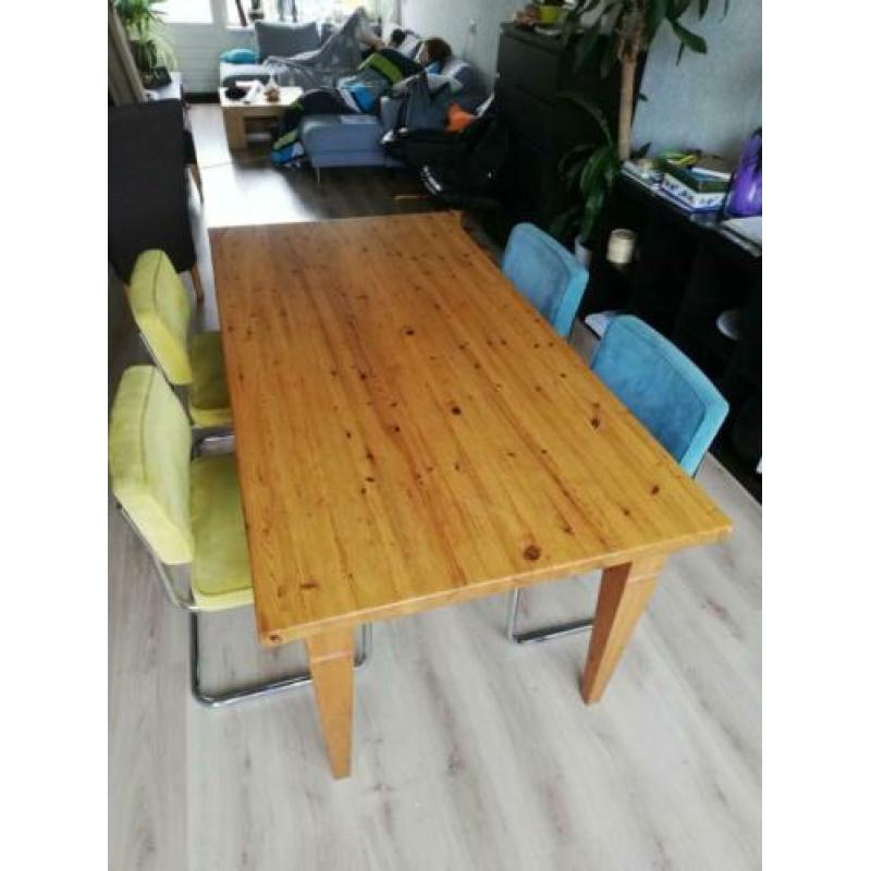 Huiskamertafel + 4 stoelen gebruikt