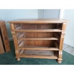 Antieke laden kast