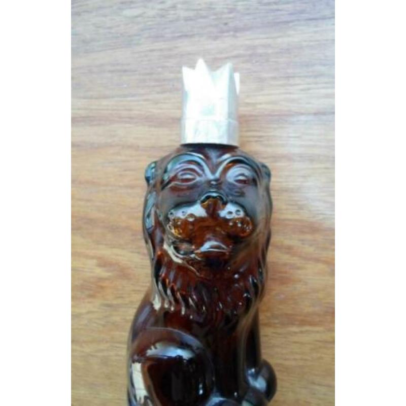 Moara Shira Aftershave fles in de vorm van een Leeuw.