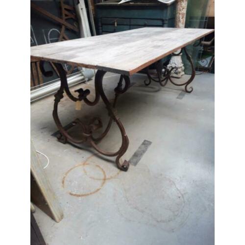 Grote buitentafel hardhouten blad antiek