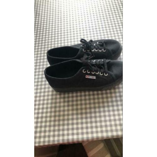 Superga zwart maat 39