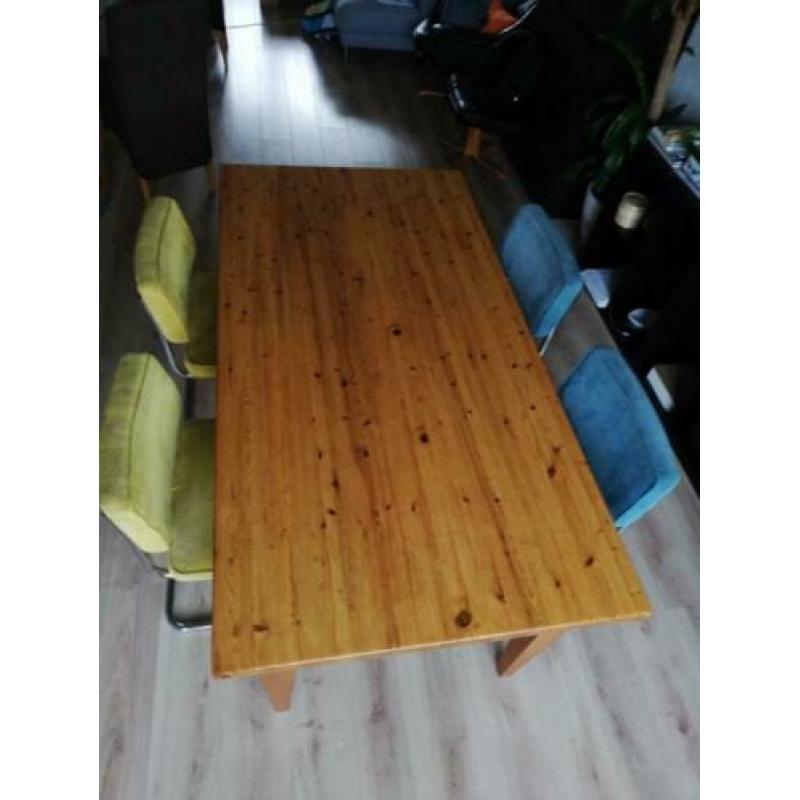 Huiskamertafel + 4 stoelen gebruikt