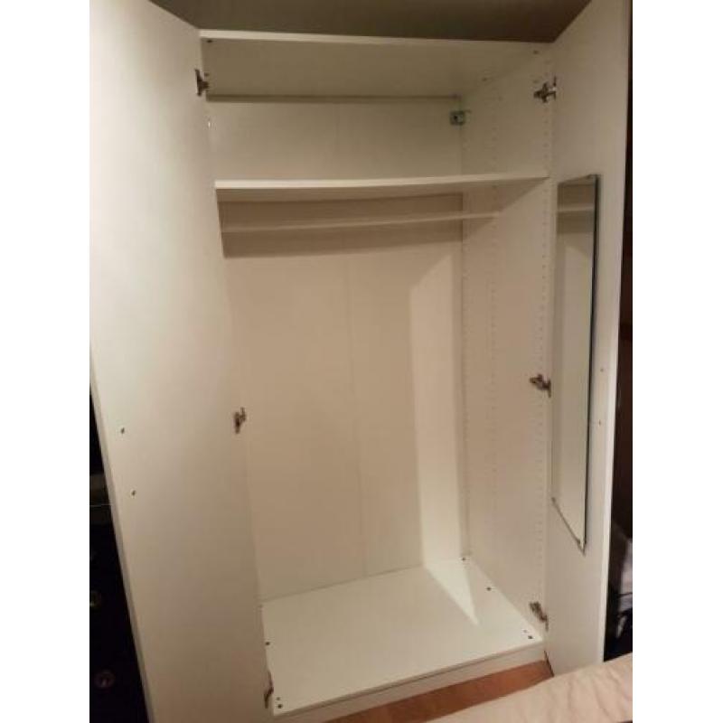 Witte Ikea kledingkast