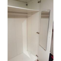 Witte Ikea kledingkast