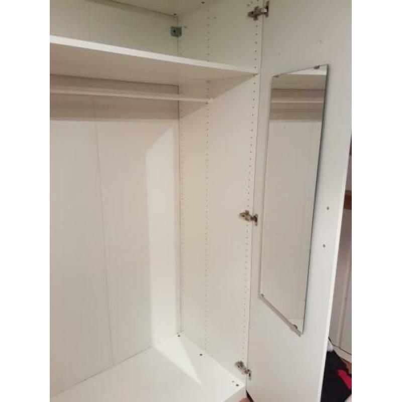 Witte Ikea kledingkast