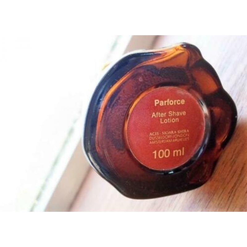 Moara Shira Aftershave fles in de vorm van een Leeuw.