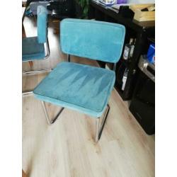 Huiskamertafel + 4 stoelen gebruikt