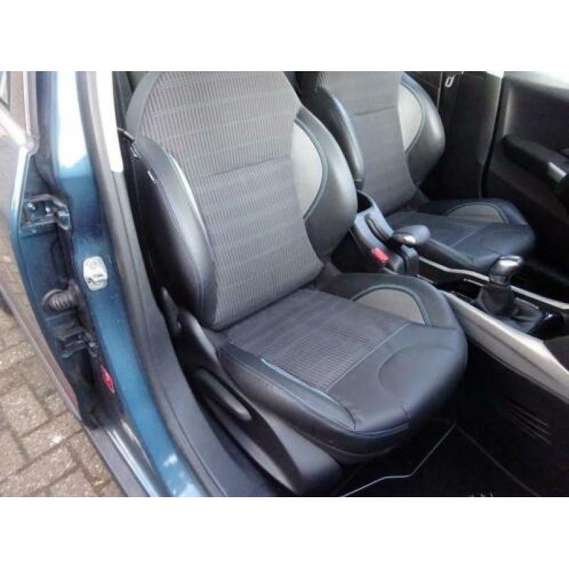 Peugeot 2008 1.2 PureTech Urban Cross