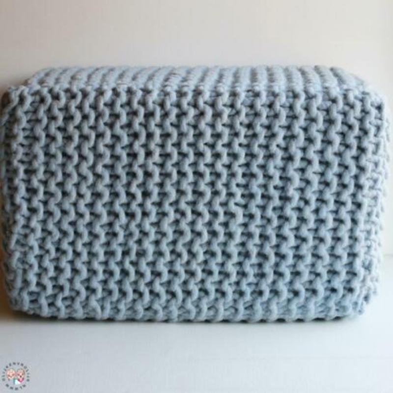 Poef hocker van dikke 100% wol gebreid bijv. blauw > SALE!