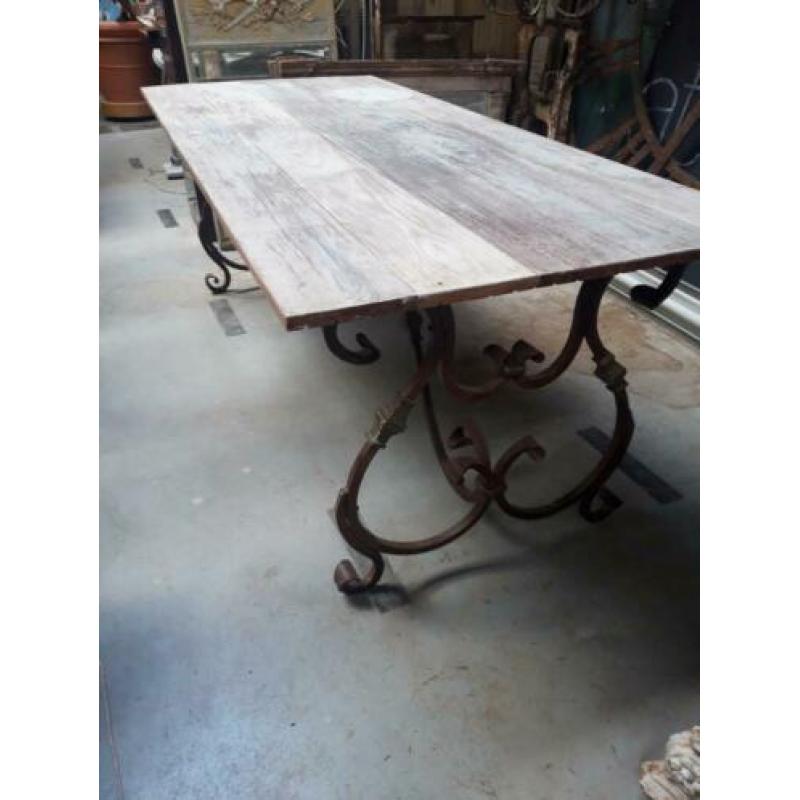 Grote buitentafel hardhouten blad antiek