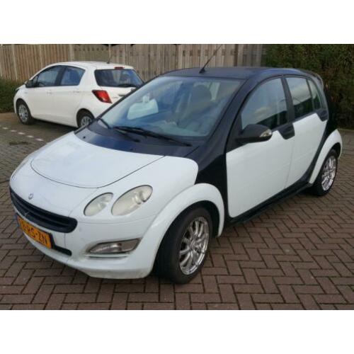 Smart Forfour 1.1 SCHADE Auto 2005 zwart/wit voor ONDERDELEN