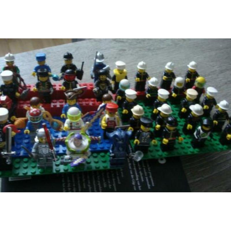 Lego figuren 40 x op tribune