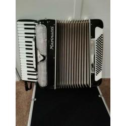 Prachtige Marinucci 80 bas,
