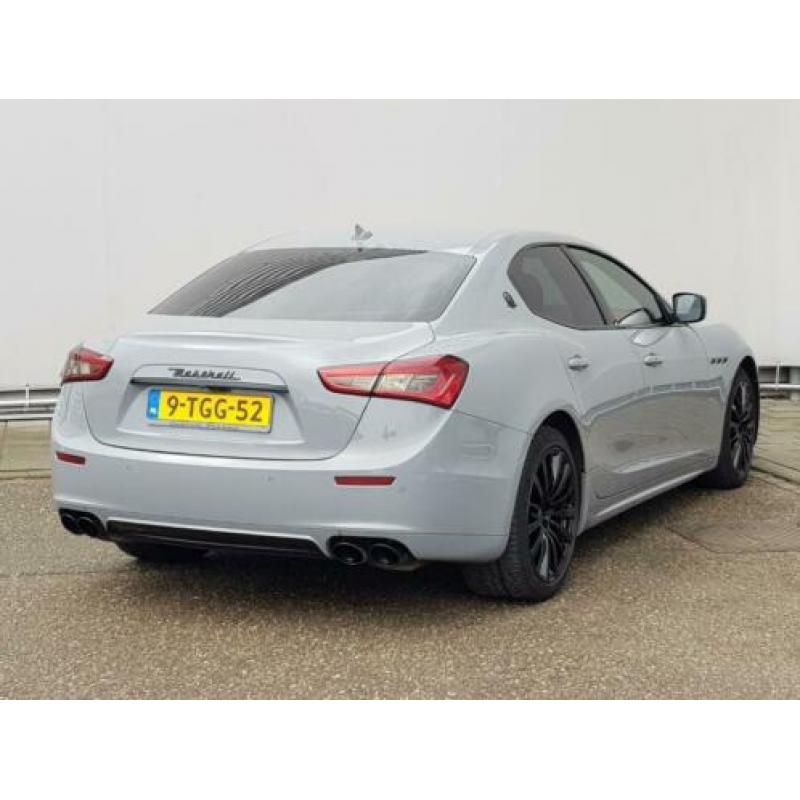 Maserati Ghibli 3.0 V6 Bi-turbo 330pk! Nero Rosso interieur.