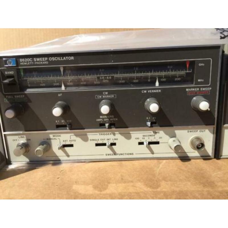HP8620C Sweep Oscillator + Plug-in HP86240C