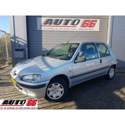 Peugeot 106 - 1.1 XT uit het jaar 2003