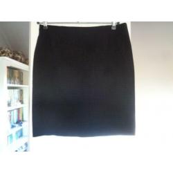 NIEUW!! zwart rokje van B Three maat 40 met mooi patroon