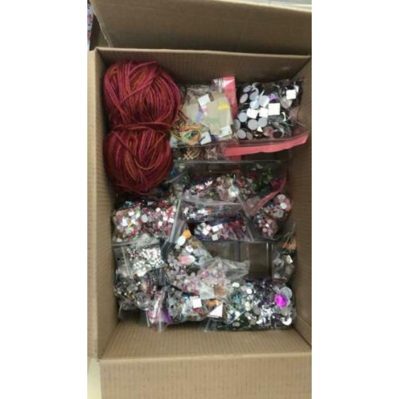 3 dozen hobby incl diamond painting