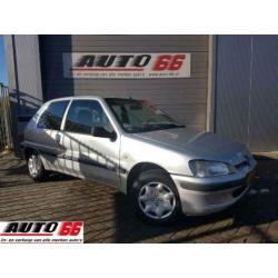Peugeot 106 - 1.1 XT uit het jaar 2003