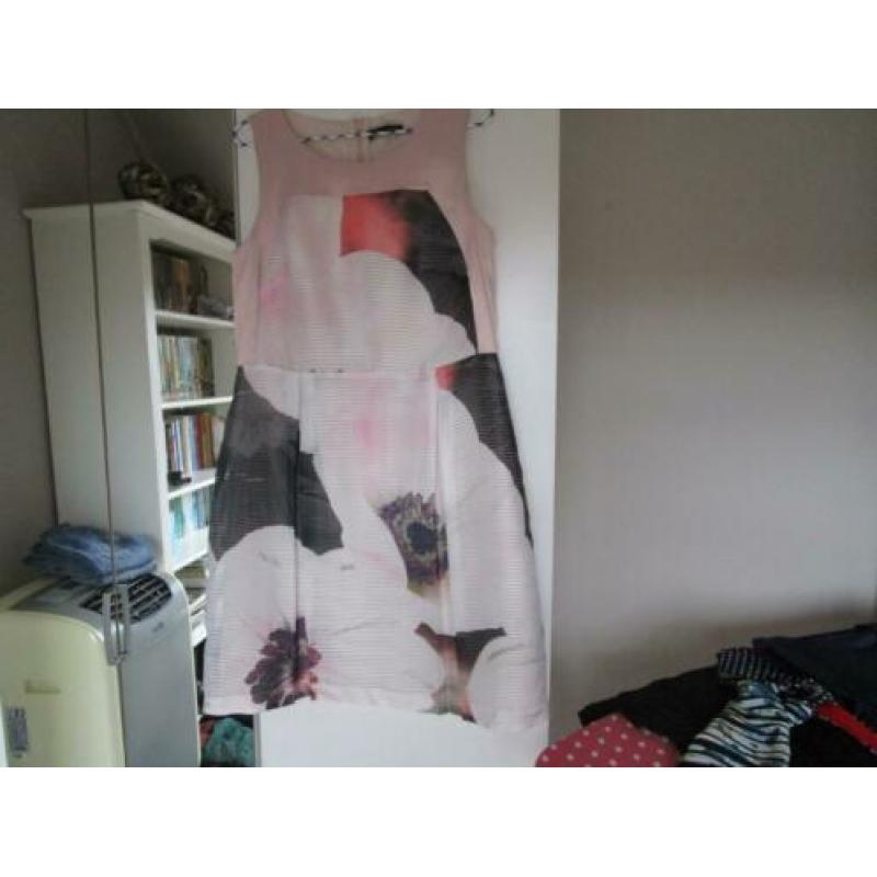 NIEUW!! zwart rokje van B Three maat 40 met mooi patroon