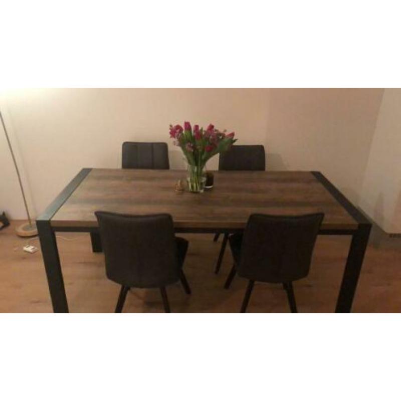 Brand new Table and Velor Chairs set (4 chairs)