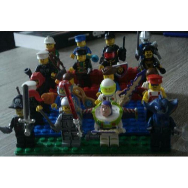 Lego figuren 40 x op tribune