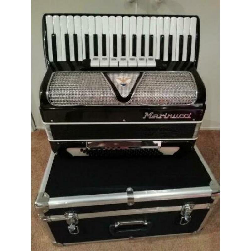 Prachtige Marinucci 80 bas,