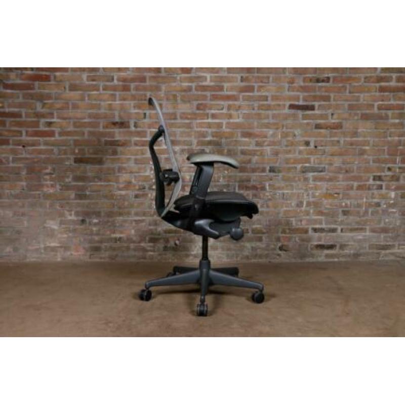 Herman Miller Mirra bureaustoel bij TheReSales