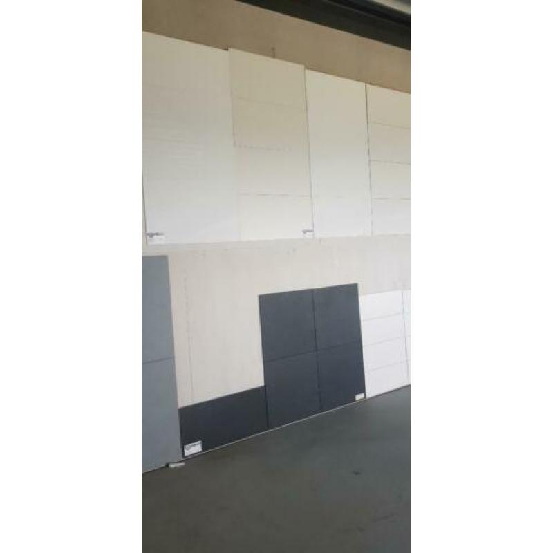 Tegeloutlet - Diverse wand- en vloertegels voor stuntprijzen
