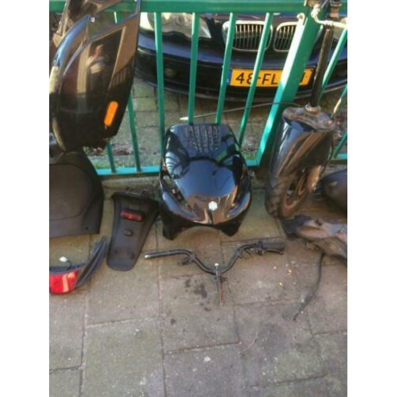 Orgineel Piaggio Zip 2000 complete kappenset met extra onder
