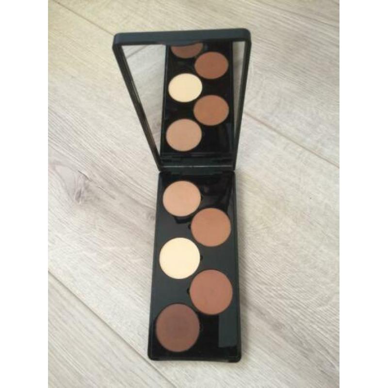 Mak- up studio Shaping Box face it